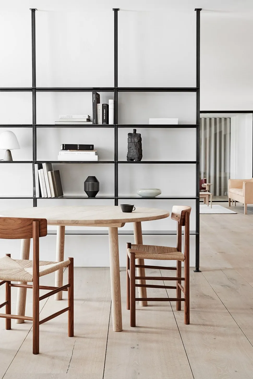 Taro Table 6121 by Jasper Morrison