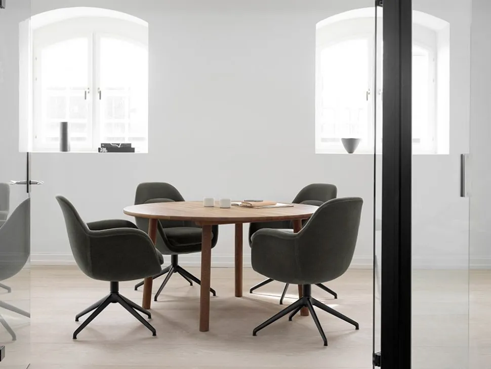 Taro Table 6121 by Jasper Morrison