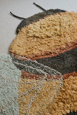 Washable rug Bee